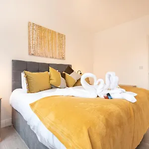  Apartment Apartments: Location With Parking