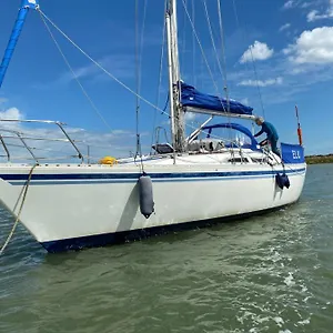  Botel Comfortable Yacht