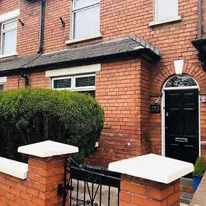 Cosy Two Bed Terraced House 7min Drive From Holiday home Belfast